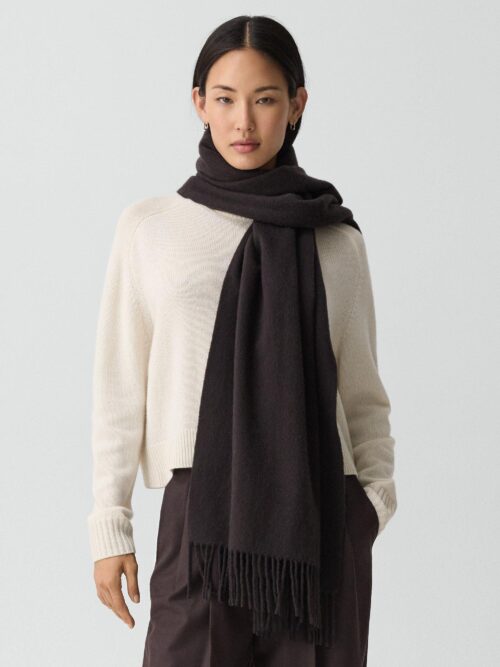 01_TH_K0708001_DAJ_L0 Classic Scarf in Cashmere