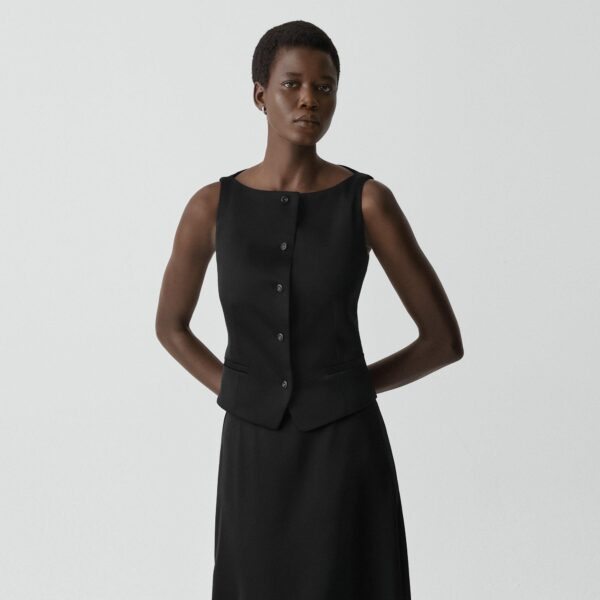 01_TH_P1009104_001_L0 Boatneck Vest in Satin