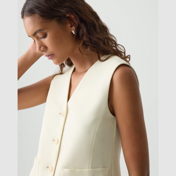 02_TH_P0509103_Y0C_F0 Zig Zag Vest in Satin Crepe