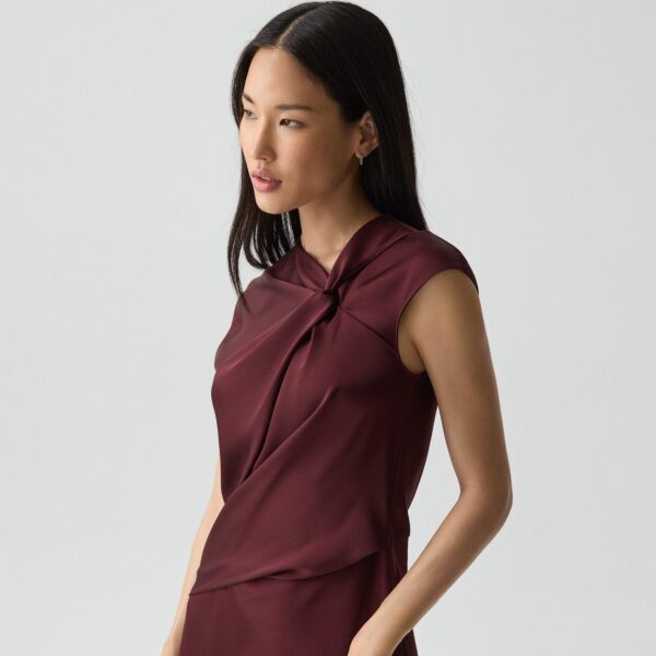 02_TH_P1009607_H3A_F0 Twist Bodice Dress in Satin